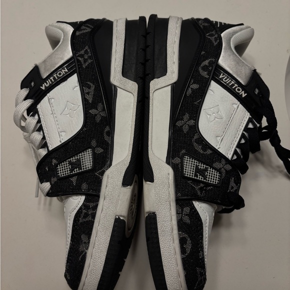 Black LV Embroidered Louis Vuitton Shoes - Picture 4 of 5